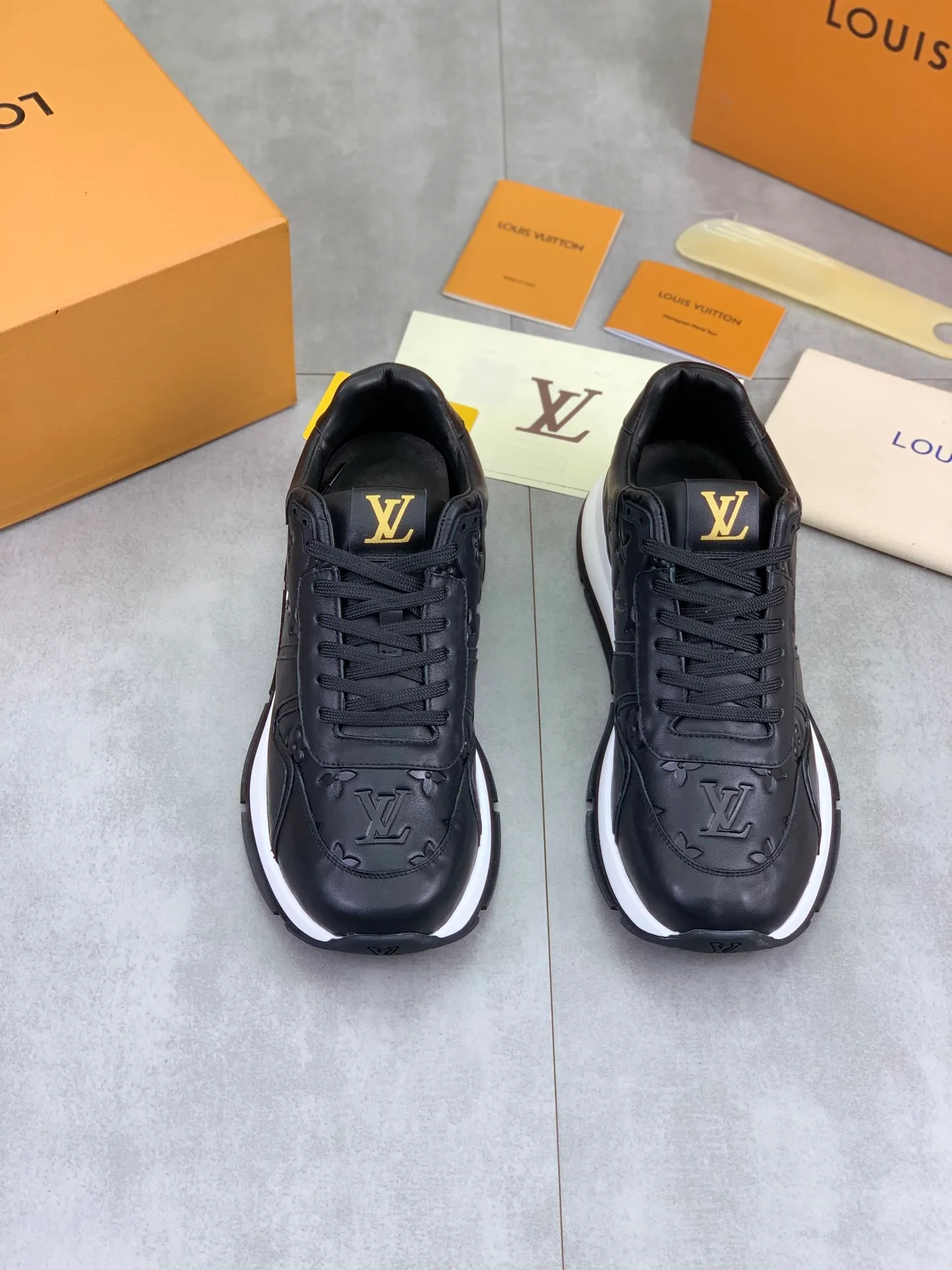 Factory price P820 💶 Top version [LOUIS VUITTON] counter series (original order) new style 🍀LV Louis Vuitton - top version LV classic high-top trendy shoes! Made of imported original craft calfskin, original breathable lining, and original wear-resistant, lightweight, high-end TPU outsole! High quality products! 3️⃣ colors available, size: men’s 39-44 (38 45 customized)